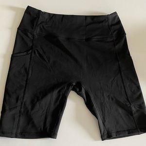 Black Larisa Short 8"